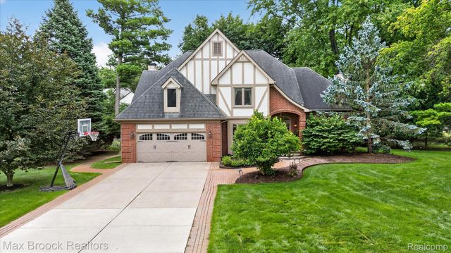 27261 Apple Tree Lane, Franklin Village, MI 48025