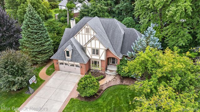 27261 Apple Tree Lane, Franklin Village, MI 48025