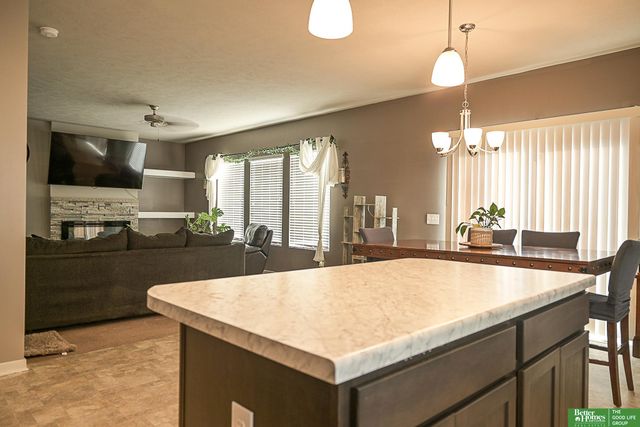 7710 N 82nd Avenue, Omaha, NE 68122