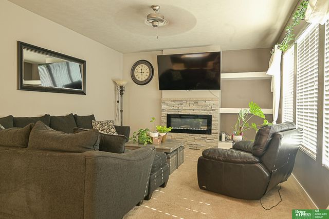 7710 N 82nd Avenue, Omaha, NE 68122