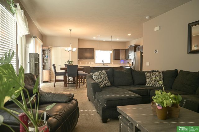 7710 N 82nd Avenue, Omaha, NE 68122