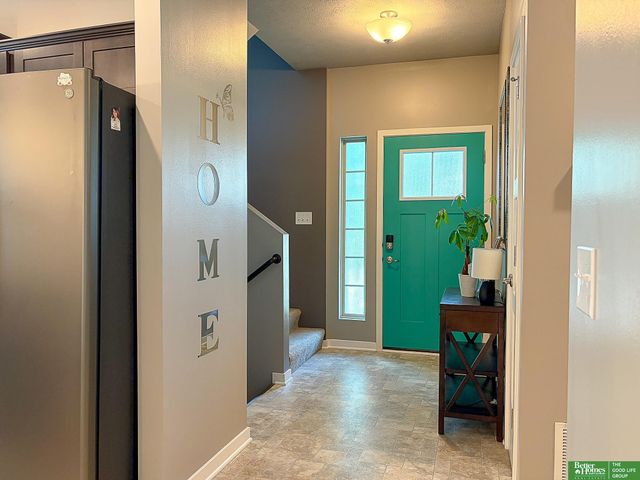 7710 N 82nd Avenue, Omaha, NE 68122