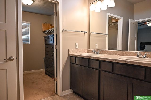 7710 N 82nd Avenue, Omaha, NE 68122