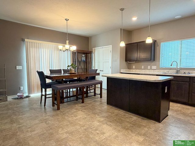 7710 N 82nd Avenue, Omaha, NE 68122
