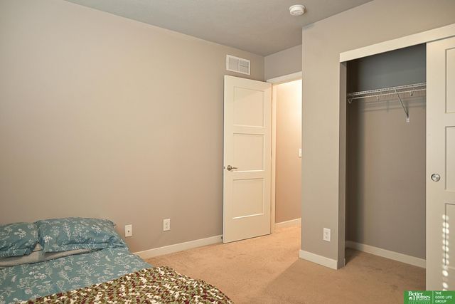 7710 N 82nd Avenue, Omaha, NE 68122