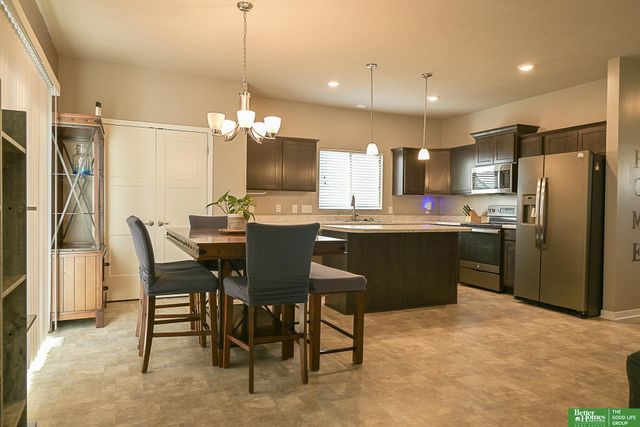 7710 N 82nd Avenue, Omaha, NE 68122