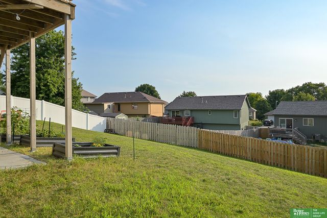 7710 N 82nd Avenue, Omaha, NE 68122