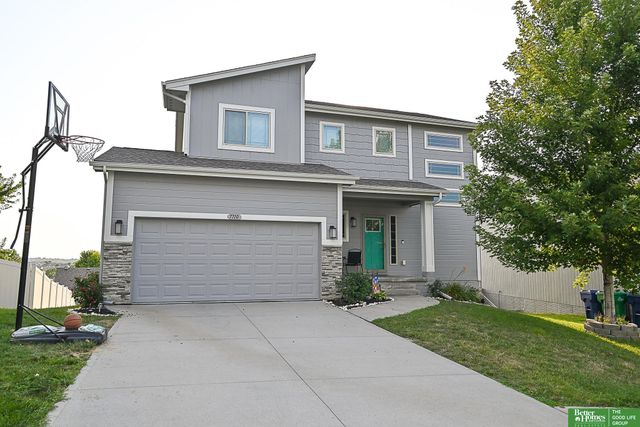7710 N 82nd Avenue, Omaha, NE 68122