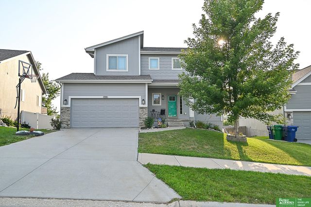 7710 N 82nd Avenue, Omaha, NE 68122