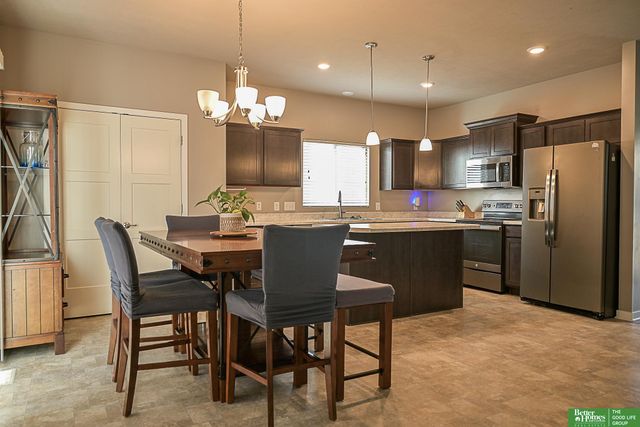 7710 N 82nd Avenue, Omaha, NE 68122