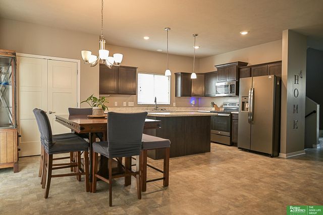 7710 N 82nd Avenue, Omaha, NE 68122
