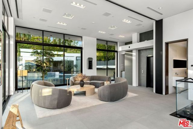 1317 Londonderry Place, Los Angeles, CA 90069