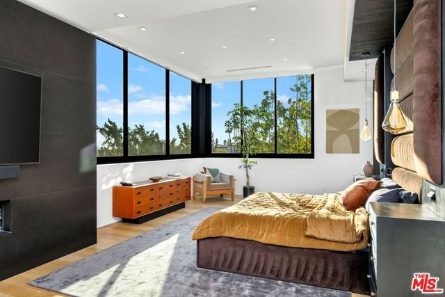 1317 Londonderry Place, Los Angeles, CA 90069
