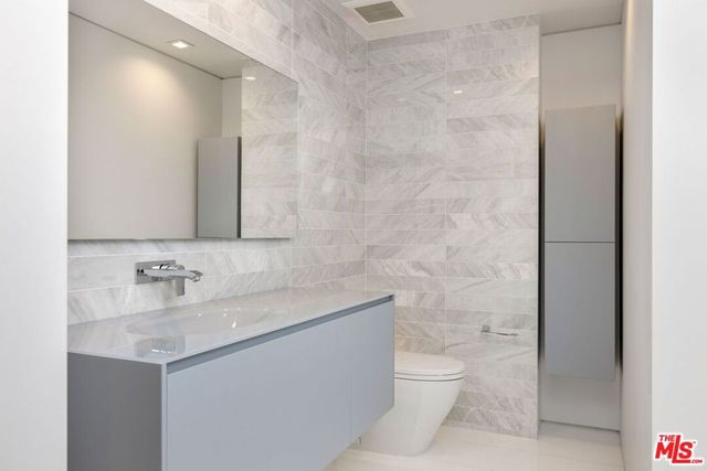 1317 Londonderry Place, Los Angeles, CA 90069