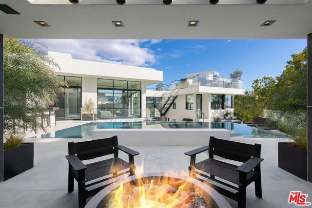1317 Londonderry Place, Los Angeles, CA 90069