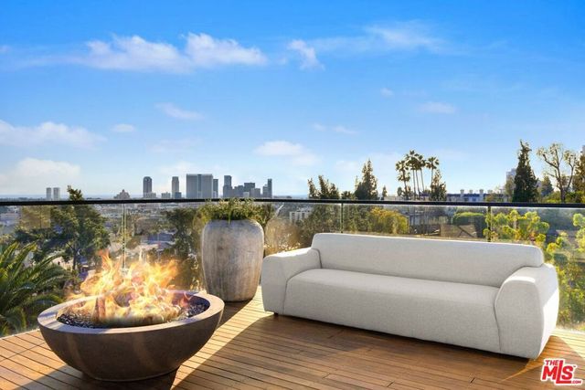 1317 Londonderry Place, Los Angeles, CA 90069