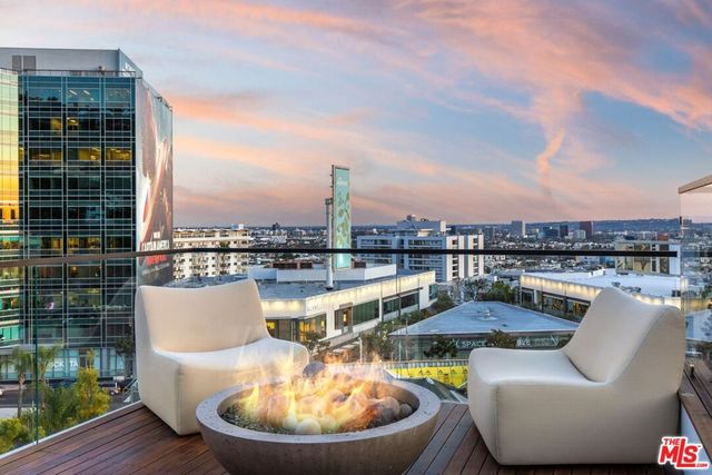 1317 Londonderry Place, Los Angeles, CA 90069
