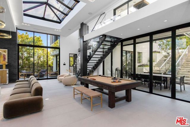 1317 Londonderry Place, Los Angeles, CA 90069