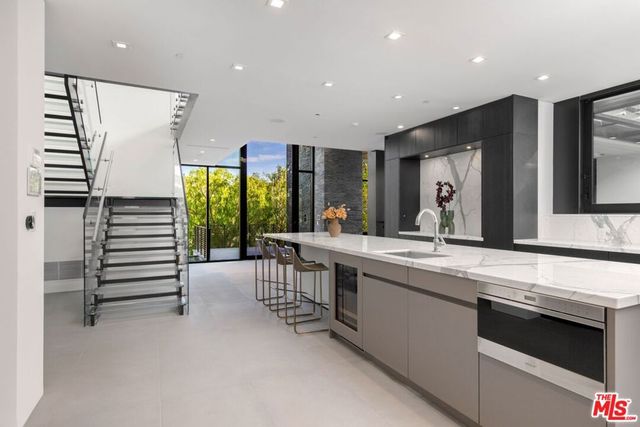 1317 Londonderry Place, Los Angeles, CA 90069
