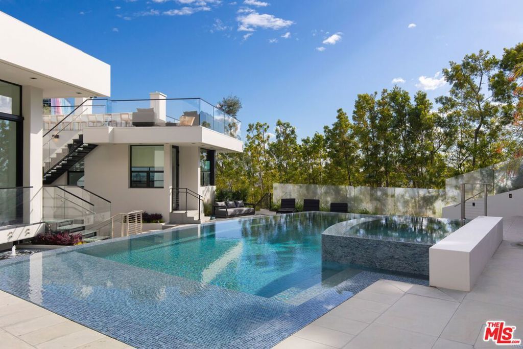 1317 Londonderry Place, Los Angeles, CA 90069