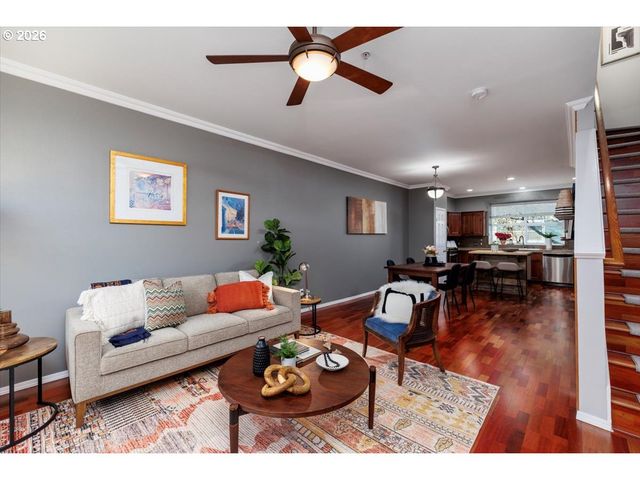 723 Se FAIRWINDS Loop BLDG H, Vancouver, WA 98661