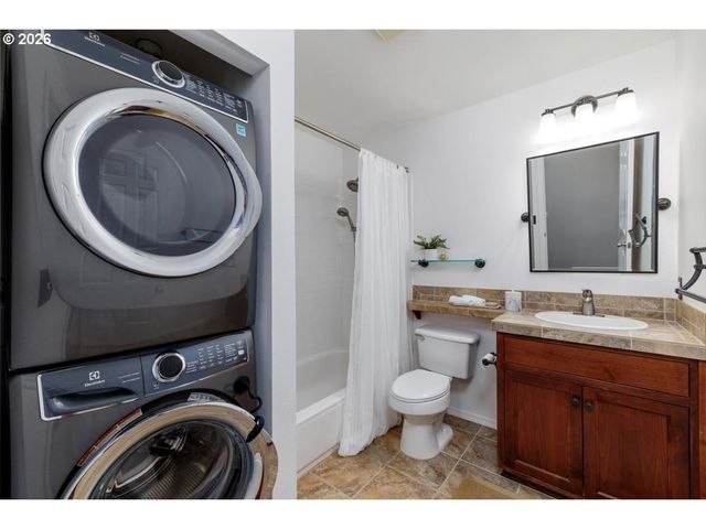 723 Se FAIRWINDS Loop BLDG H, Vancouver, WA 98661