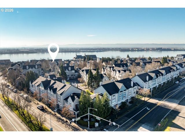 723 Se FAIRWINDS Loop BLDG H, Vancouver, WA 98661