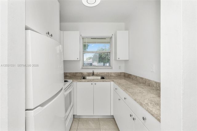 856 SW 10th Street 1, Hallandale Beach, FL 33009