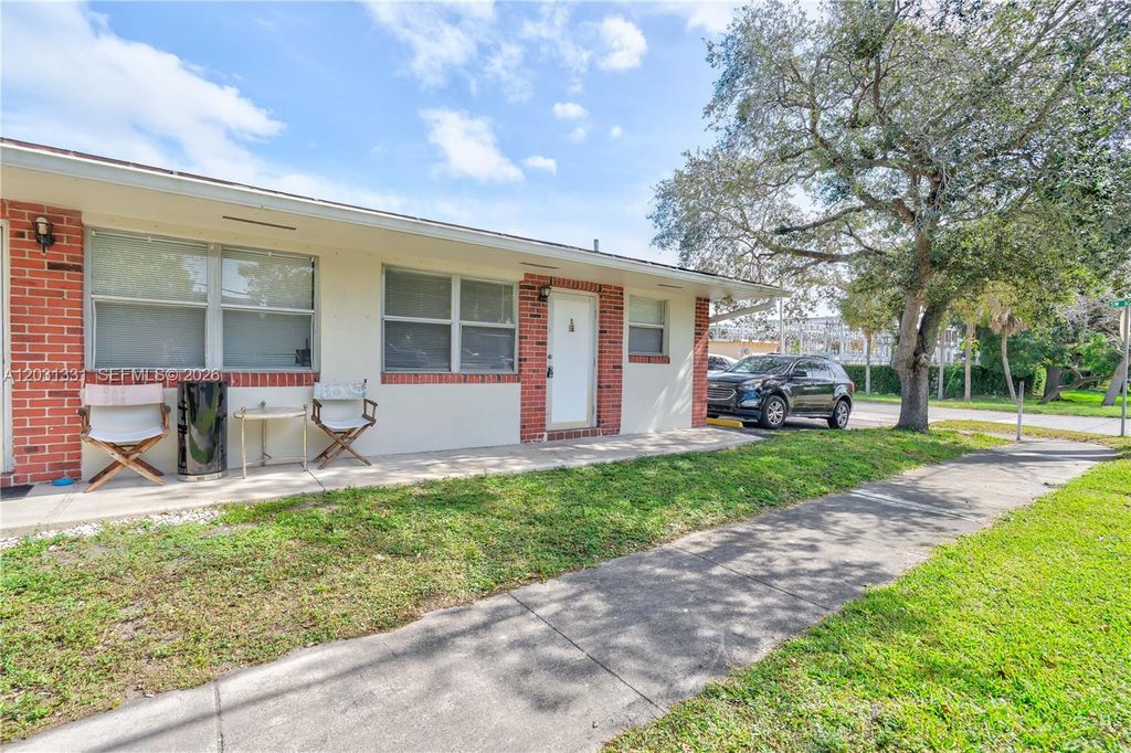 856 SW 10th Street 1, Hallandale Beach, FL 33009