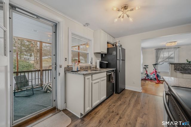 1 Middle Street, Waterford, CT 06385