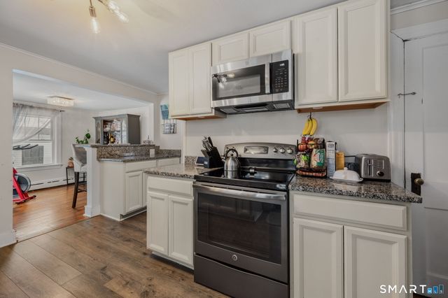 1 Middle Street, Waterford, CT 06385