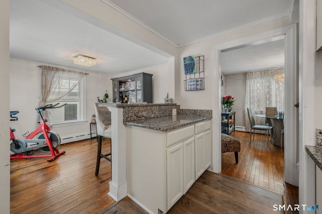 1 Middle Street, Waterford, CT 06385