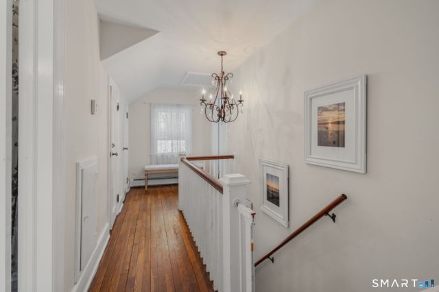 1 Middle Street, Waterford, CT 06385