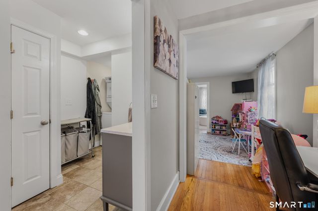 1 Middle Street, Waterford, CT 06385