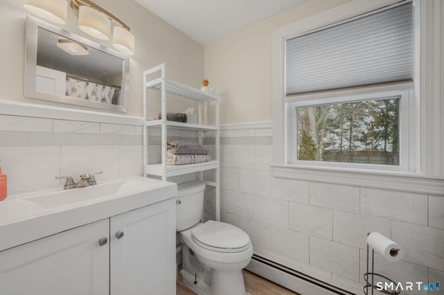 1 Middle Street, Waterford, CT 06385
