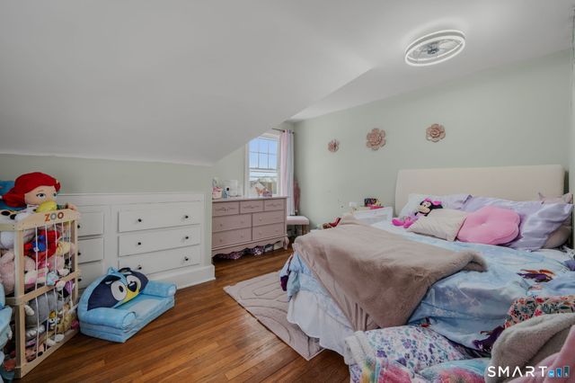 1 Middle Street, Waterford, CT 06385