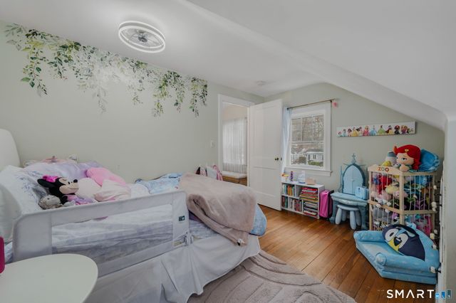 1 Middle Street, Waterford, CT 06385