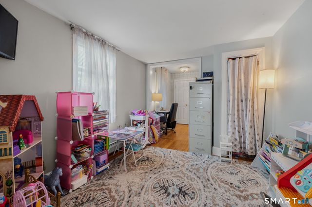 1 Middle Street, Waterford, CT 06385