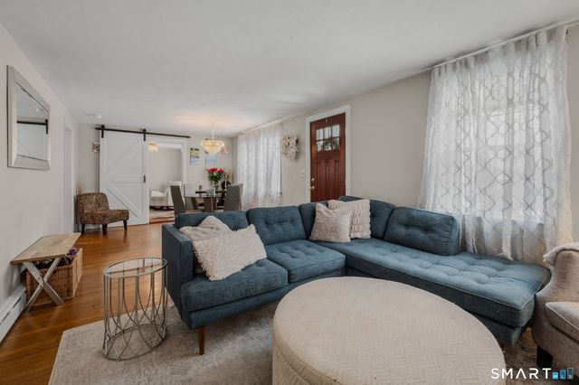 1 Middle Street, Waterford, CT 06385
