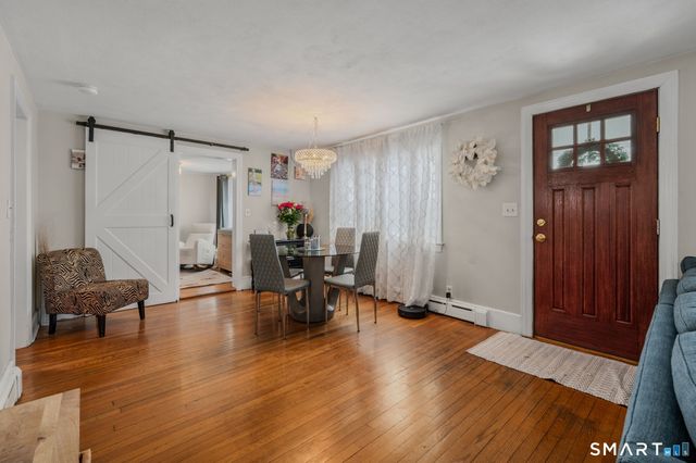 1 Middle Street, Waterford, CT 06385