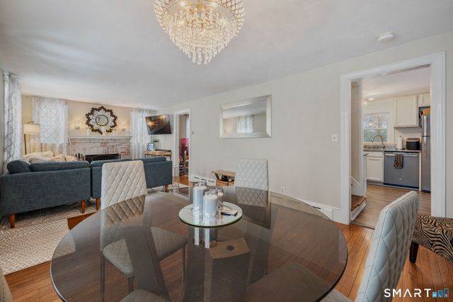 1 Middle Street, Waterford, CT 06385