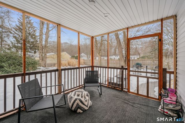 1 Middle Street, Waterford, CT 06385
