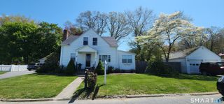 1 Middle Street, Waterford, CT 06385