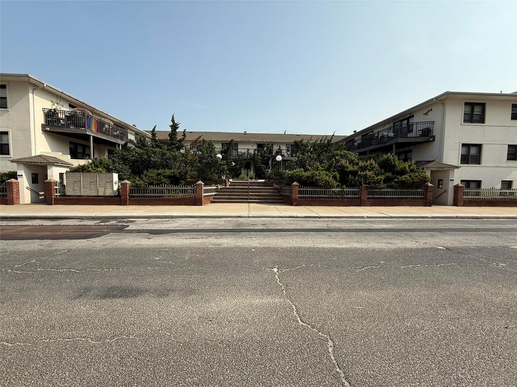 65 W Broadway 4G, Long Beach, NY 11561