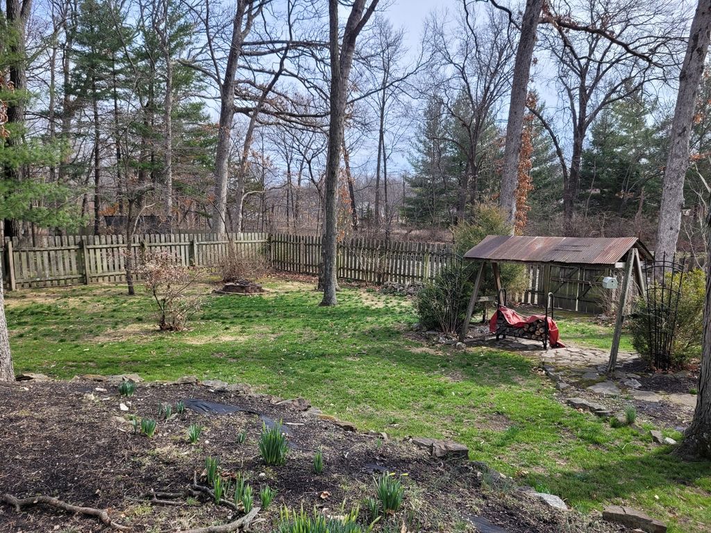 Image 11 of property listing at 25 Wildwood Drive, Mt Vernon, IL 62864