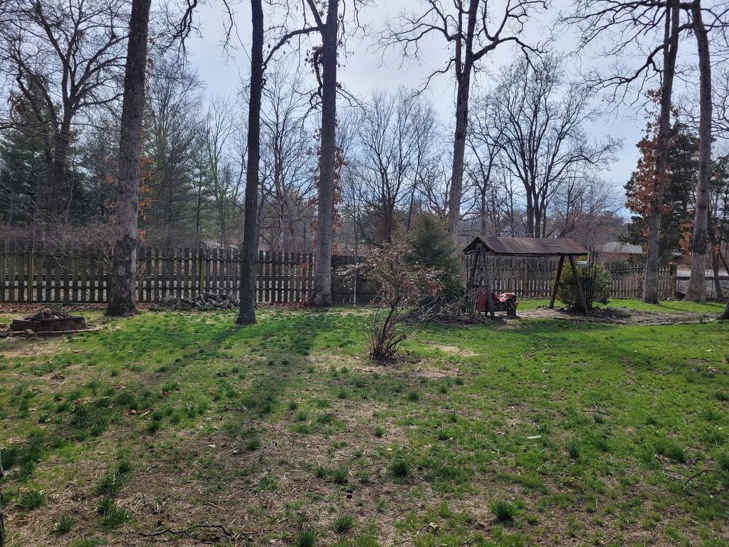 Image 12 of property listing at 25 Wildwood Drive, Mt Vernon, IL 62864