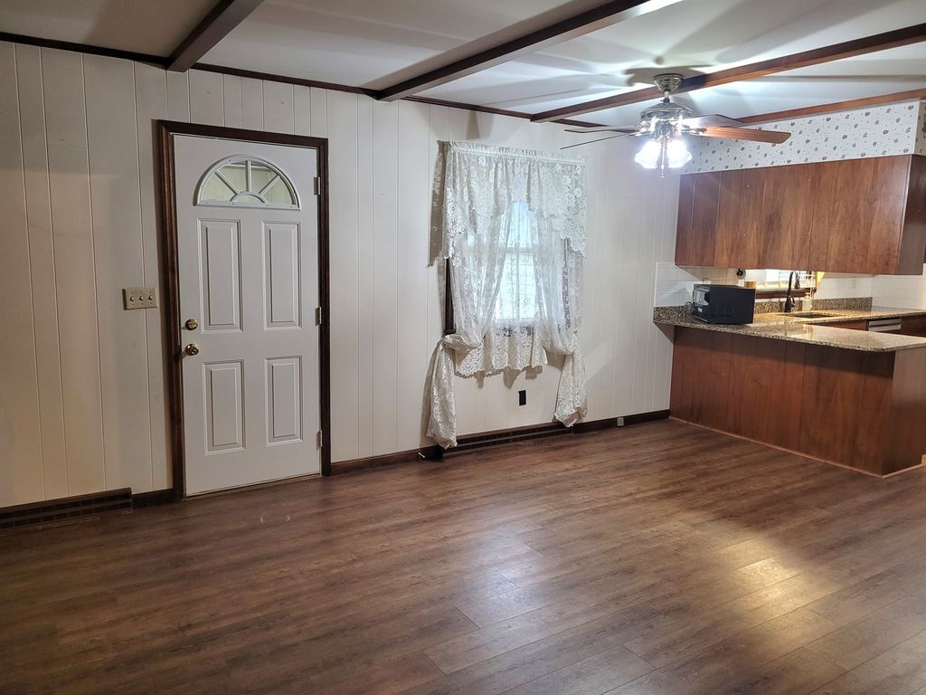 Image 16 of property listing at 25 Wildwood Drive, Mt Vernon, IL 62864