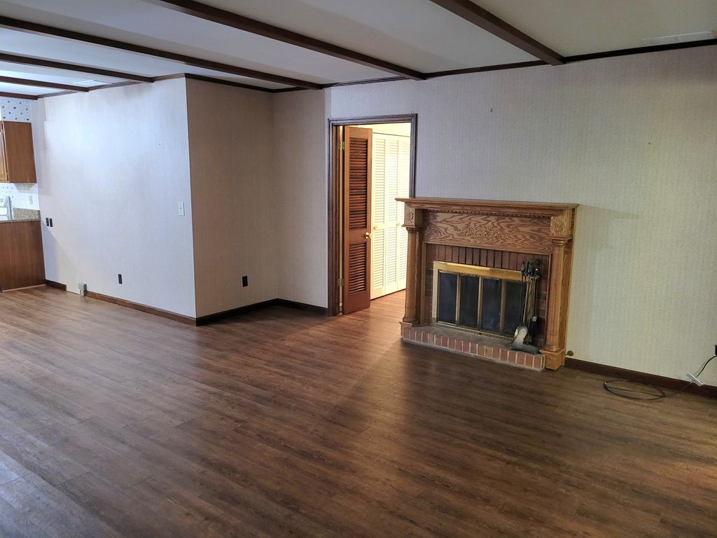 Image 18 of property listing at 25 Wildwood Drive, Mt Vernon, IL 62864