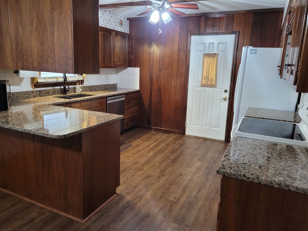 Image 21 of property listing at 25 Wildwood Drive, Mt Vernon, IL 62864