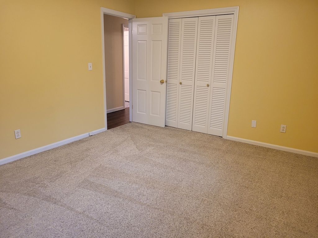 Image 34 of property listing at 25 Wildwood Drive, Mt Vernon, IL 62864